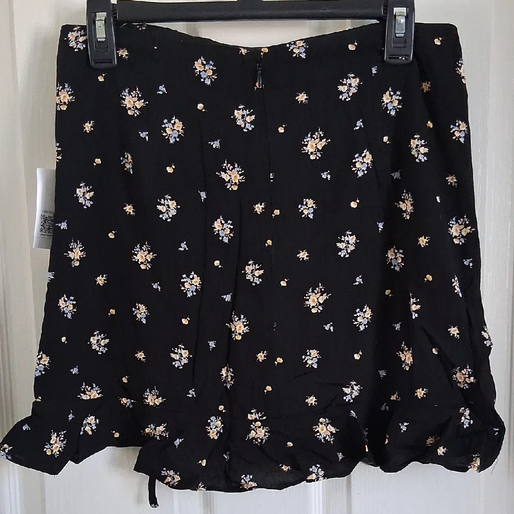 Forever 21 Black Floral Mini Skirt